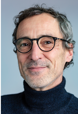 Prof. Mario Doulis, Professor für den Bereich New Media an der Merz Akademie Prof. Mario Doulis über den Schwerpunkt New Media