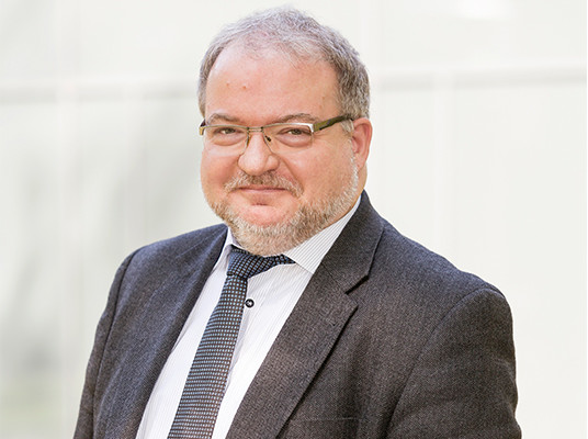 Andreas Thiel, Geschäftsführer der Regio Augsburg Wirtschaft GmbH über Vereinbarkeit von Beruf und Pflege Andreas Thiel über Vereinbarkeit von Beruf und Pflege