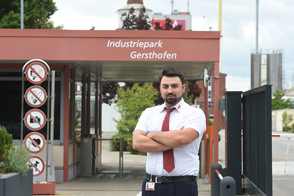 Mustafa Demirer, Auszubildender bei MVV zur Fachkraft für Schutz und Sicherheit Mustafa Demirer, Auszubildender bei MVV über die Ausbildung zur Fachkraft für Schutz und Sicherheit