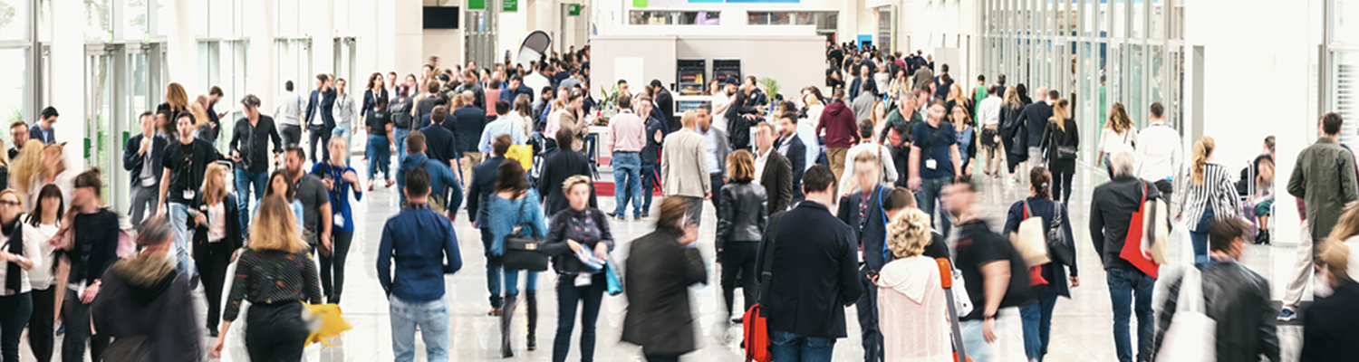 PROFFILE auf Messe Messehalle mit Besuchern