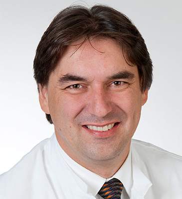 Dr. Reinhard Hoffmann, Gründungs-Studiendekan der Medizinischen Fakultät der Universität Augsburg über den Modellstudiengang Humanmedizin Dr. Reinhard Hoffmann über den Modellstudiengang Humanmedizin