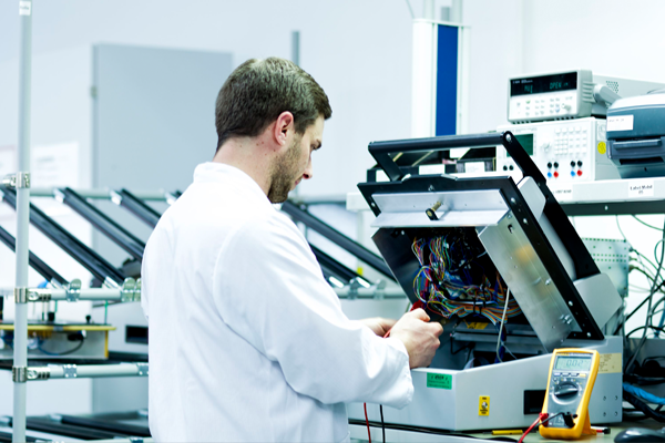 PROFFILE Interview zum Berufsbild Elektriker und Elektroniker PROFFILE Interview zum Berufsbild Elektriker und Elektroniker
