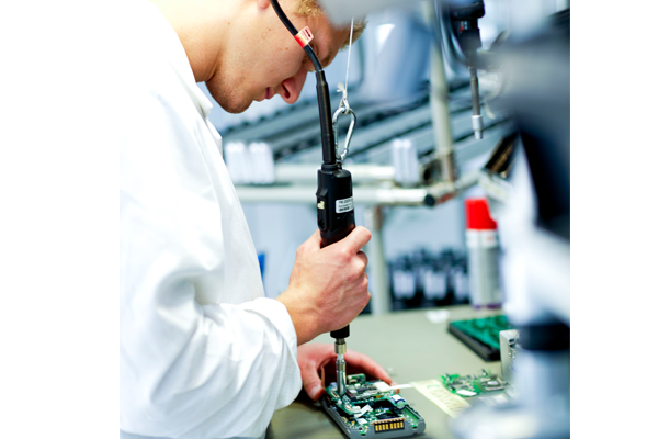 PROFFILE Interview zum Berufsbild Elektroniker und Elektrotechniker PROFFILE Interview zum Berufsbild Elektroniker und Elektrotechniker
