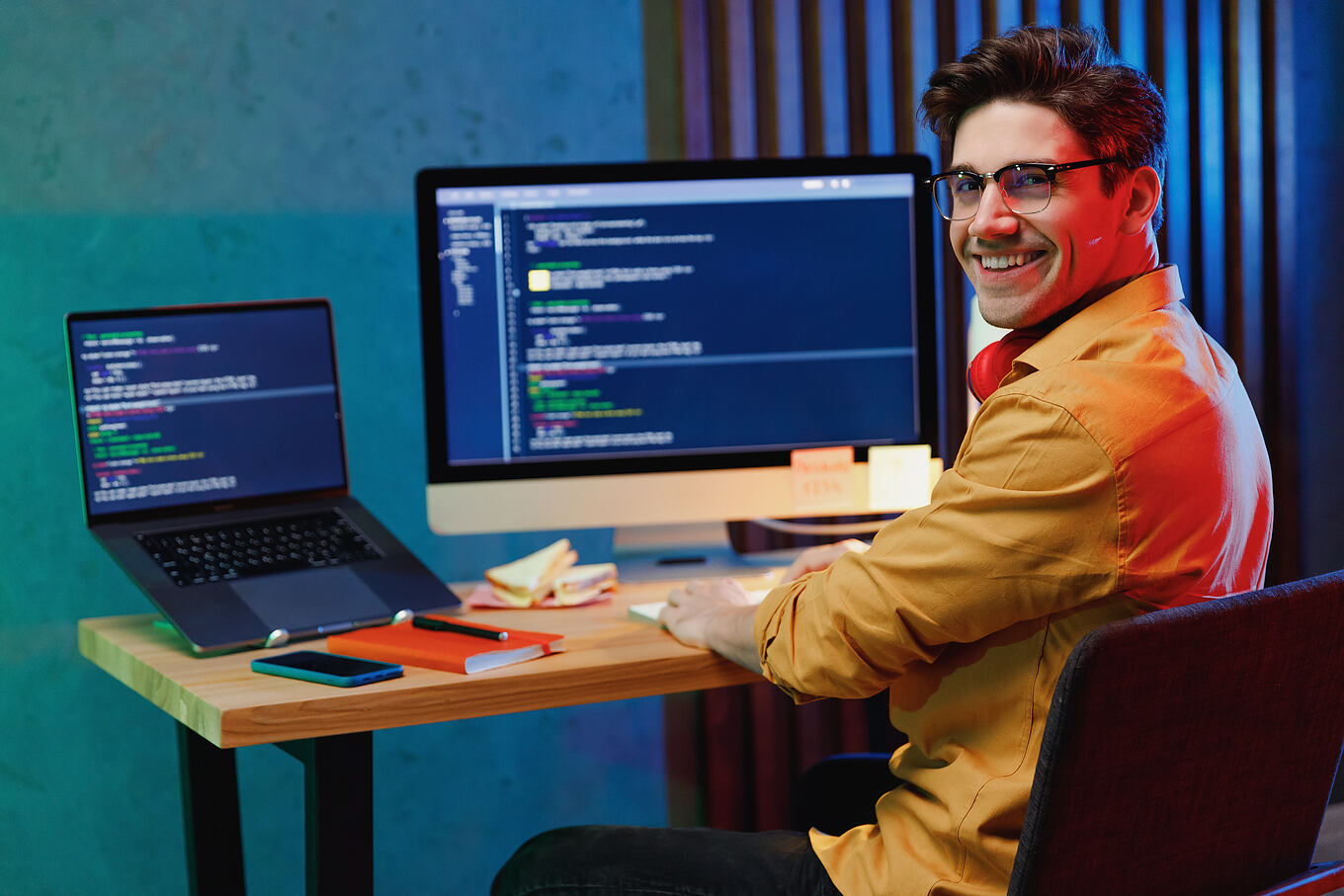 Side,Back,View,Smiling,Young,Full-stack,Developer,Software,Engineer,It