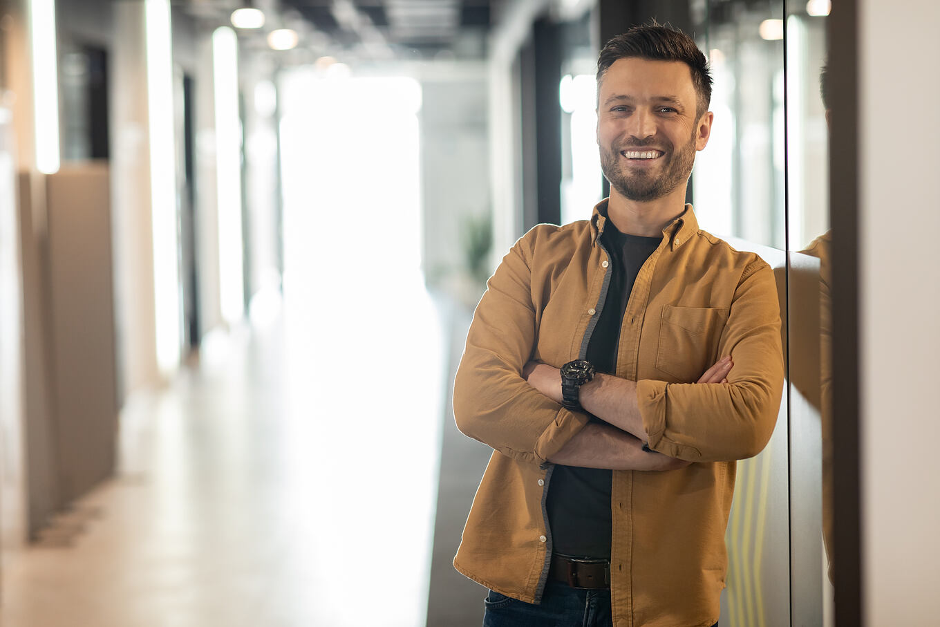 Successful,Entrepreneurship.,Happy,Businessman,Smiling,To,Camera,Posing,Crossing,Hands