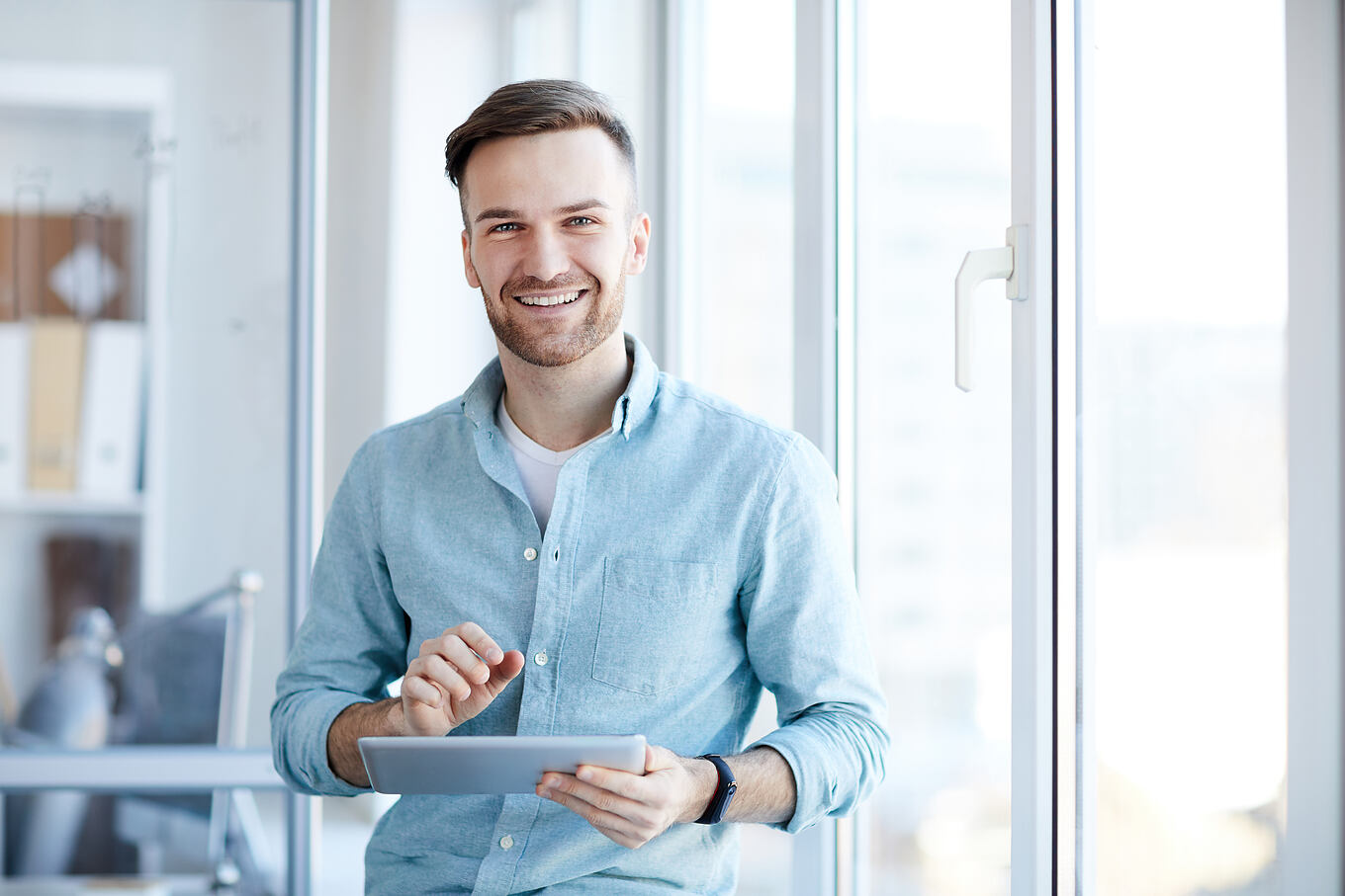 Waist,Up,Portrait,Of,Handsome,Young,Man,Holding,Digital,Tablet
